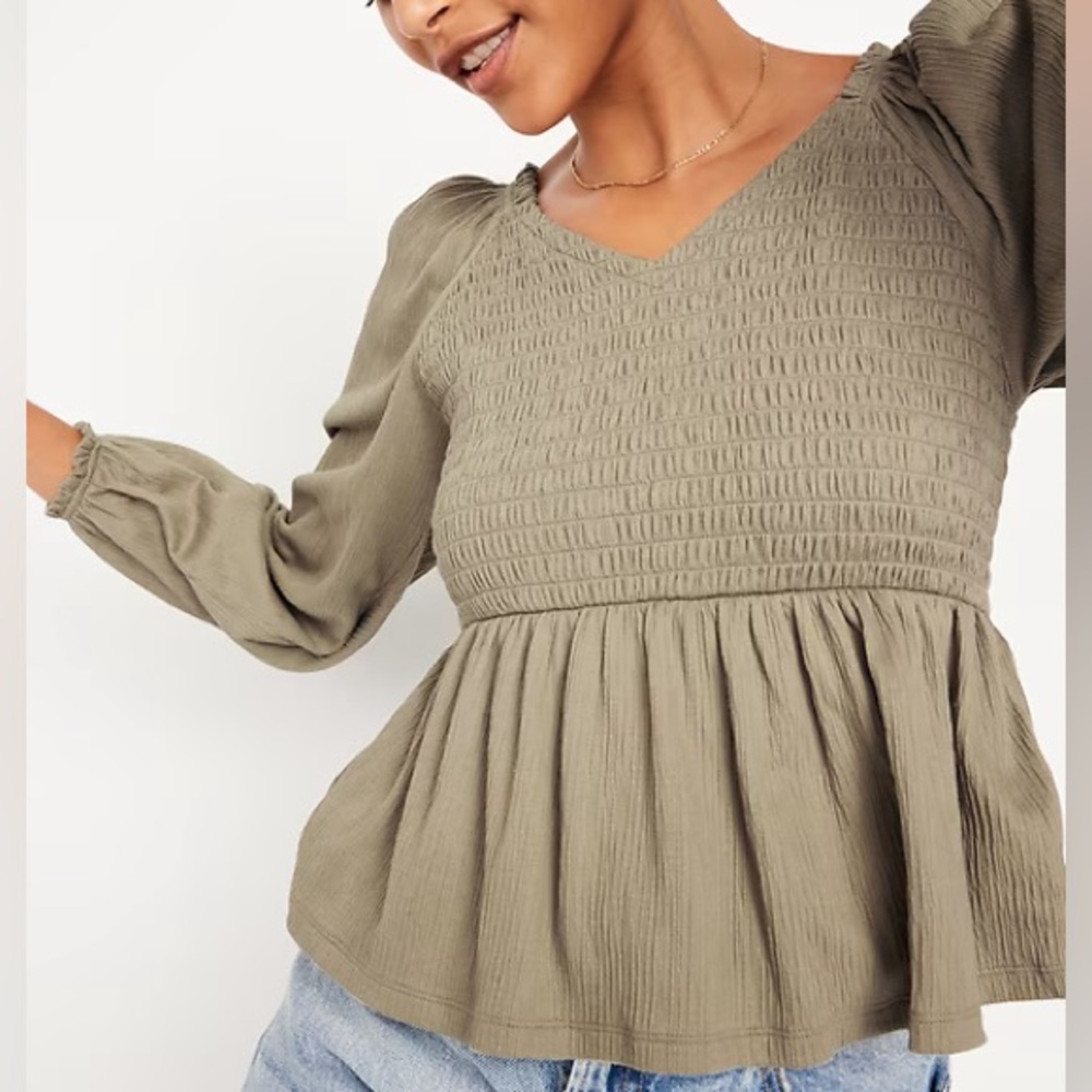🆕 Old Navy Long-Sleeve Smocked Peplum Top